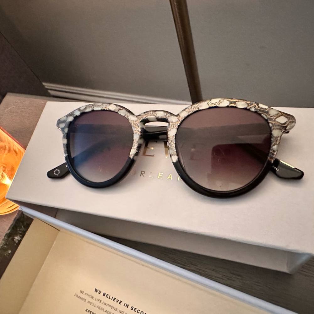 Krewe Sunglasses Collin’s frame Stella to black acetate